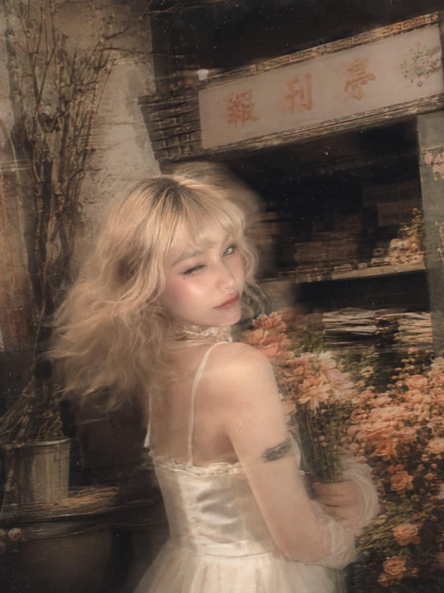 超现实的富士复古胶片肖像 preview image 1