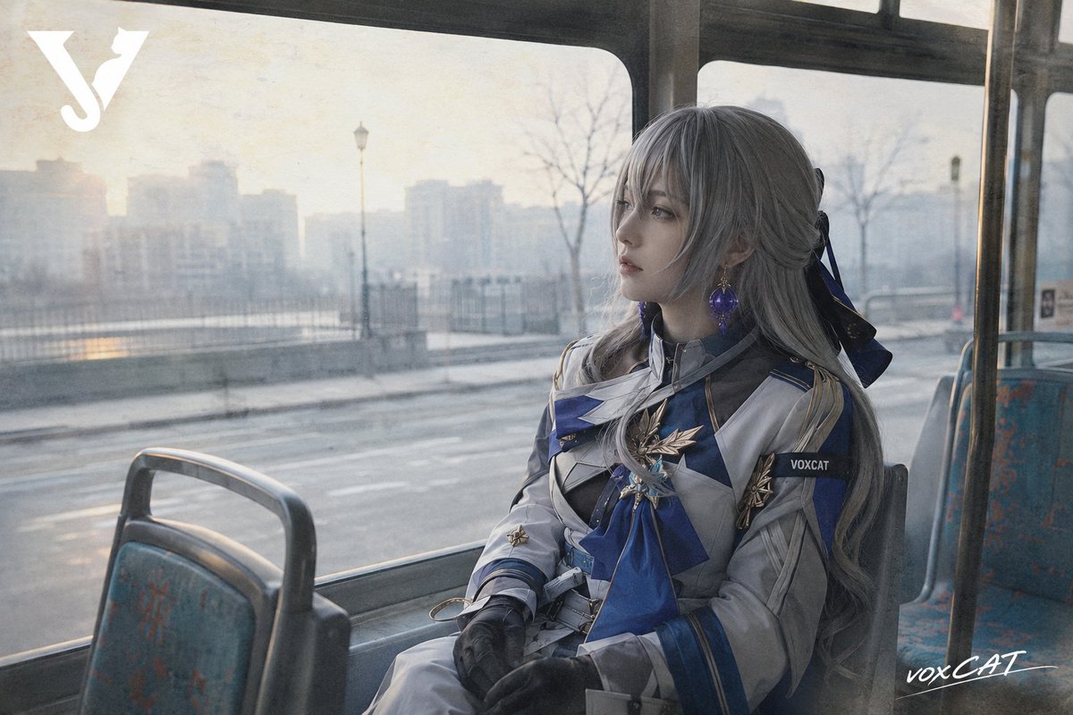 Rainy Bus Live-Action Cosplay Still preview image 2