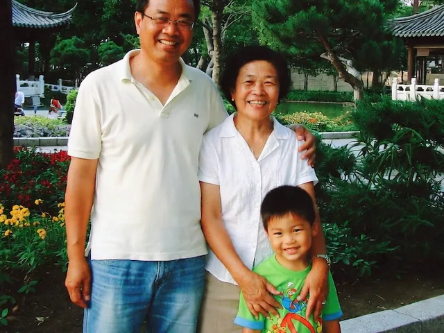 2008 Chinese Family Park Snapshot preview image 1