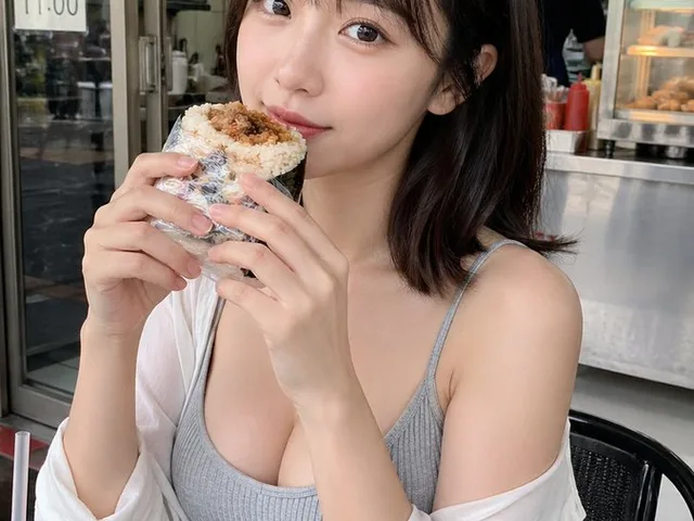 Candid Breakfast Shop Portrait preview image 1