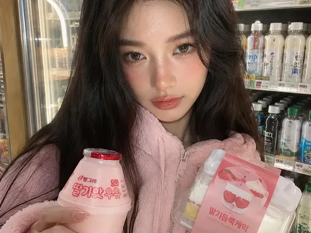 Korean Convenience Store Portrait preview image 1