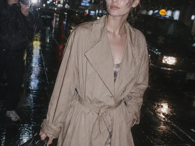 90s Editorial Paparazzi Street Photography preview image 1
